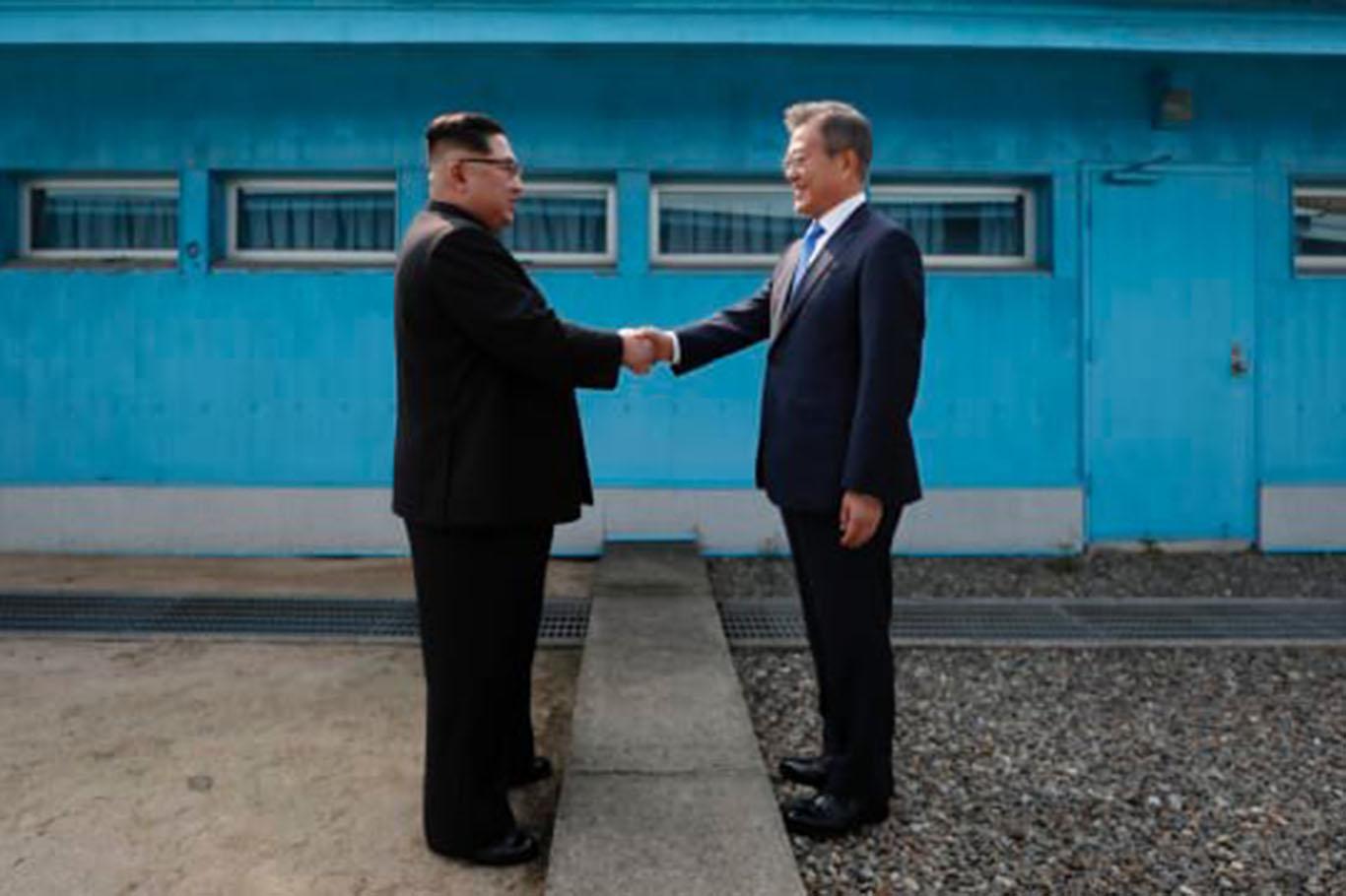 Kuzey ve Güney Kore liderlerinden tarihi buluşma